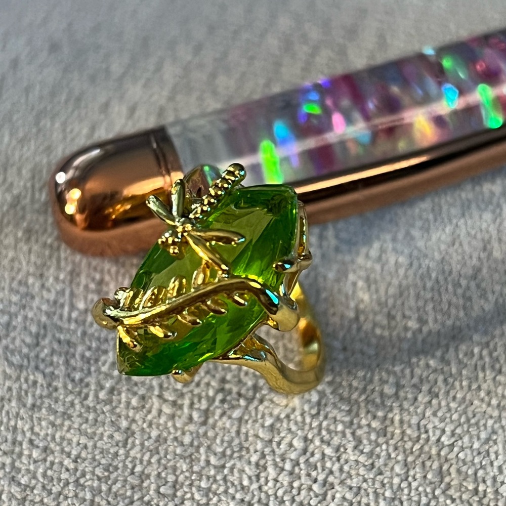 Dragonfly & Laurel Green & gold ring - Picture 4 of 11